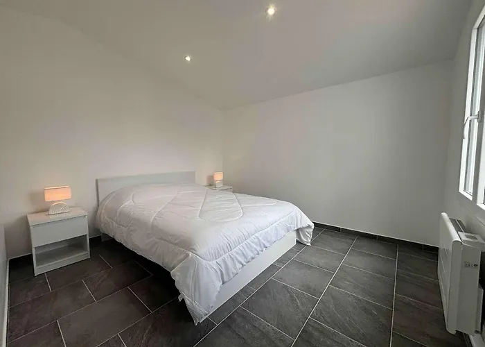 Villa Maison 6 Couchages 50M De La Plage Des Huttes - Sdo000-095